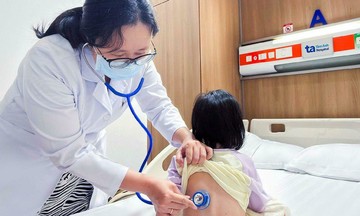 Young girl diagnosed with bronchitis complicated by otitis media and urticaria