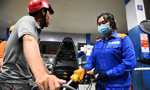 Gasoline price approaches 19,000 VND per liter