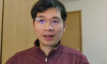 How to say 'a beggar demanding gac sticky rice' in English?