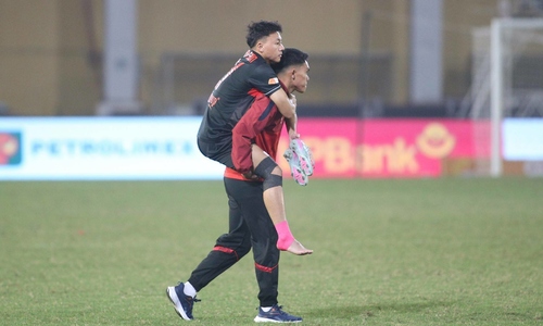 Midfielder Nguyen Thai Son suffers torn ligament