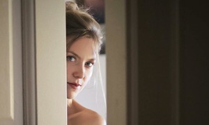 Decoding the 'flirty glance' trend through psychology