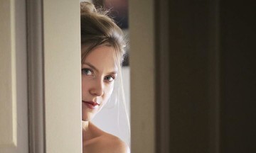 Decoding the 'flirty glance' trend through psychology