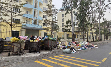 Trash piles up on Sam Son streets