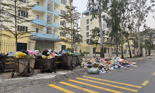 Trash piles up on Sam Son streets