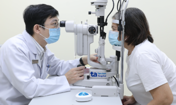 Three family members share a history of myopia and cataracts