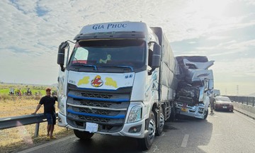 Vinh Hao - Phan Thiet expressway closed after two-truck collision