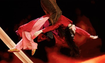 Hoa Minzy's aerial stunt at concert sparks debate