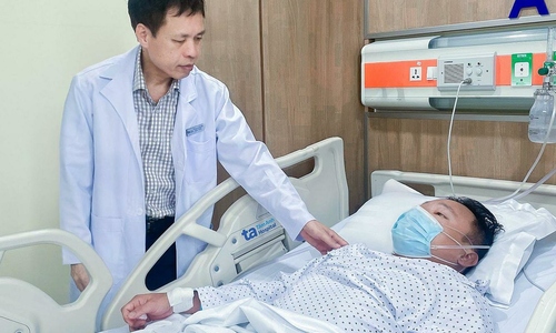 Hemorrhagic tumor leads to blood in lungs