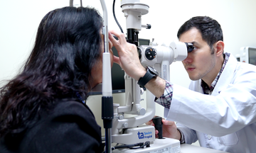 Warning signs of macular degeneration