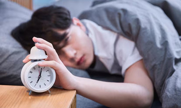 Does snoozing your alarm truly harm your brain?