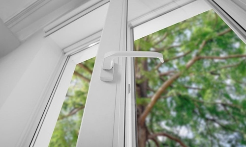 Teenager falls from window while sneaking out for date, family sues boyfriend