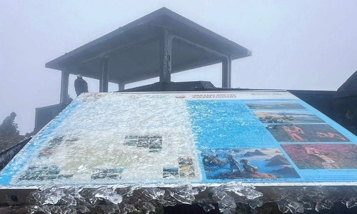 Strong cold front sweeps into Northern Vietnam