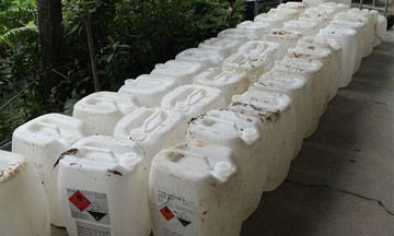 Producing over 60,000 liters of fake vinegar from industrial acid and tap water