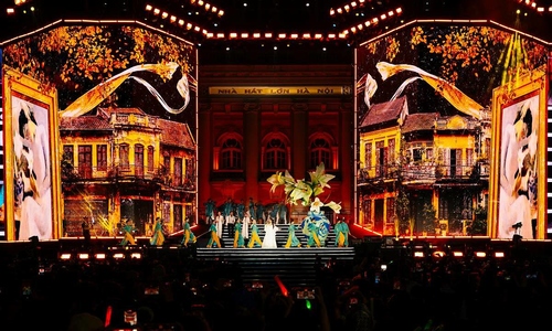 A multi-sensory art experience in a heritage space