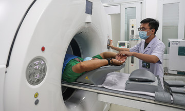 X-rays take seconds, but hospitals must 'hold' results for 6 minutes