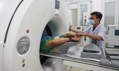 X-rays take seconds, but hospitals must 'hold' results for 6 minutes