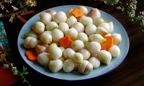 Tips for long-lasting crispy, mold-free pickled shallots