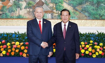General Secretary To Lam meets Hun Sen