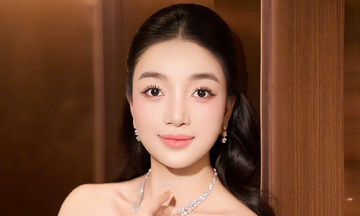 Pham Thu Ha releases romantic vinyl album