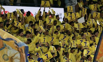 Ronaldo honored by Al Nassr fans