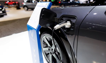 Canada offers over 3,600 USD per person for electric vehicle purchases