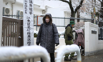 Japanese voters cast ballots amid record snowfall