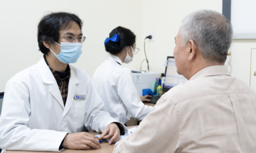 Poisoning after consuming herbal liquor of unknown origin