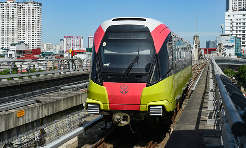 Hanoi Metro increases train frequency during peak hours