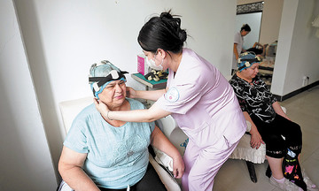 Westerners flock to China for 'fast, affordable medical care'