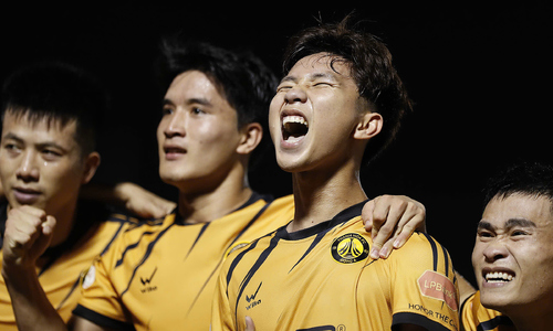 Lao player's double sinks Cong an TP HCM