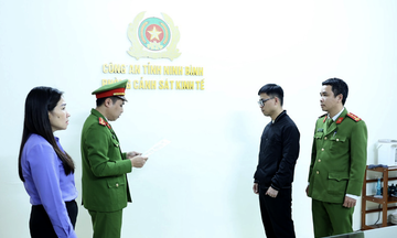 Gold sales without invoices, cash transactions used to hide 1,500 billion VND in revenue