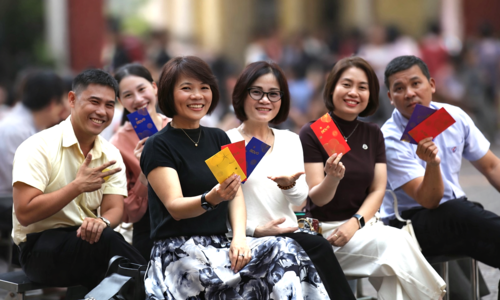 Ho Chi Minh City private schools offer Tet bonuses up to 50 million VND