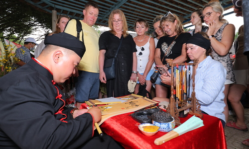 Western tourists surprised by Vietnamese feng shui philosophy