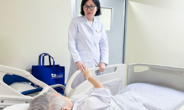 Pericardial effusion due to complicated hypothyroidism