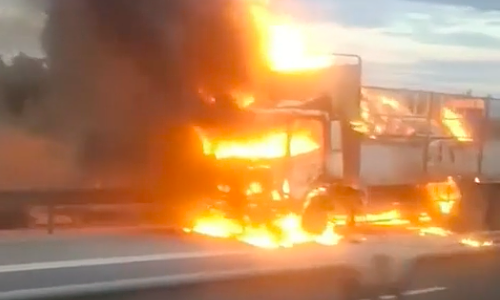 Truck ablaze on Vinh Hao - Phan Thiet expressway