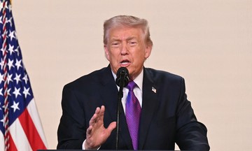 Trump threatens to block opening of bridge connecting US and Canada