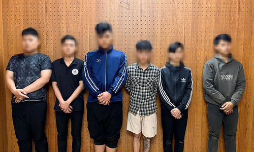 Teen group blocks vehicle, assaults person on overpass at dawn