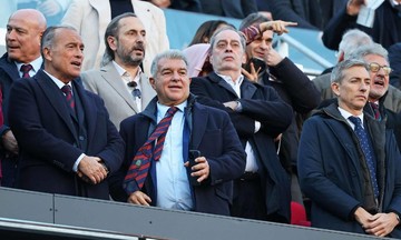 Laporta resigns as Barca president to prepare for re-election bid