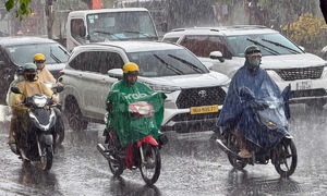 Ho Chi Minh City experiences unseasonal rain near Tet