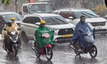 Ho Chi Minh City experiences unseasonal rain near Tet