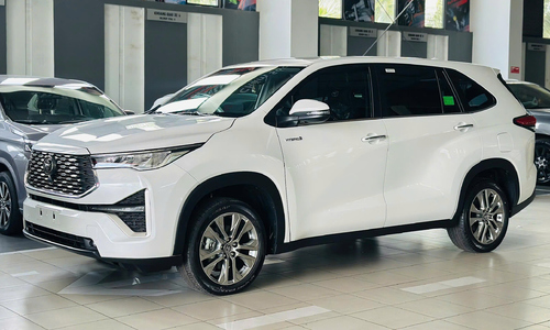 Toyota Innova Cross hybrid price cut by 45 million VND