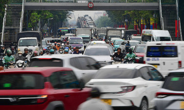 Tan Son Nhat airport gateway congested on day before Tet
