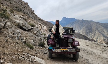 Vietnamese traveler conquers one of the world's most perilous roads