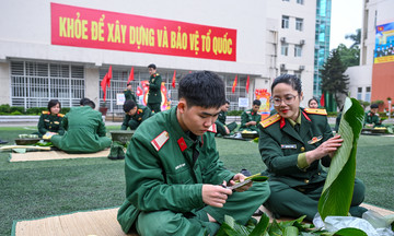 Brigade 144 soldiers wrap nearly 2,000 banh chung for Tet