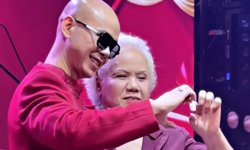 Phan Dinh Tung's 75-year-old mother celebrates his new tet music release