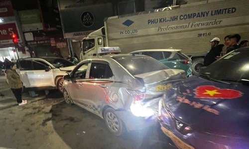 Female driver causes multi-vehicle accident