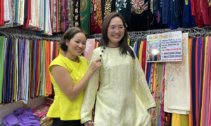 Super-fast ao dai tailoring service draws customers nearing Tet