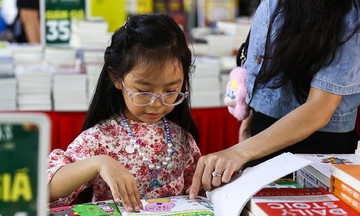 'Opening the spring of knowledge' at the Binh Ngo Tet Book Street
