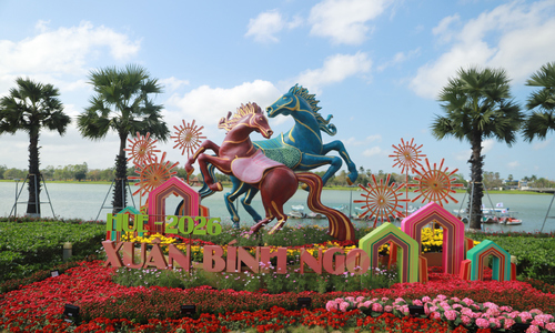 Spring flower street along the Huong river