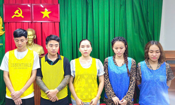 Woman 'mastermind' of 2,500 billion dong online scam ring